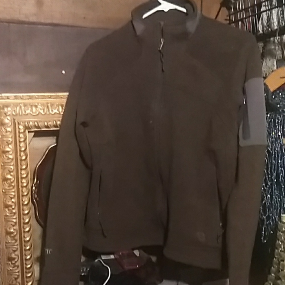 Mountain hardware zip front jacket